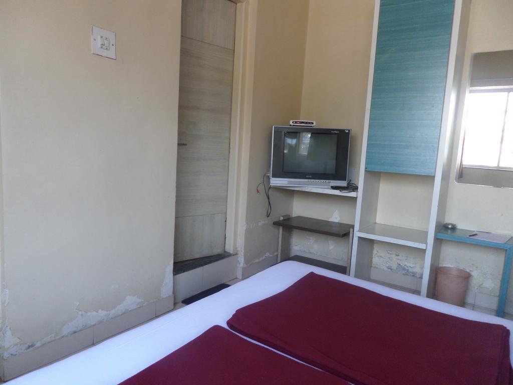Hotel Sai Ratna Насик Экстерьер фото