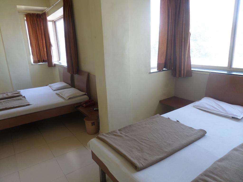 Hotel Sai Ratna Насик Экстерьер фото