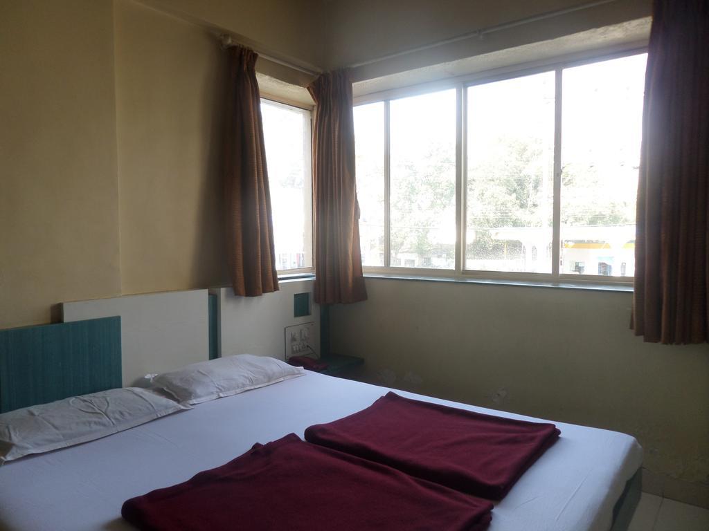 Hotel Sai Ratna Насик Экстерьер фото